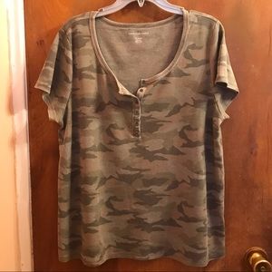 American Eagle camo henley tee